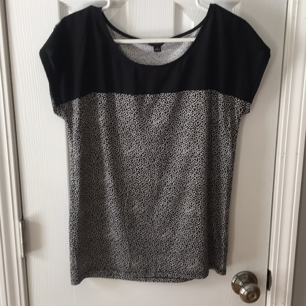 Ann Taylor Short Sleeve Pattern Top